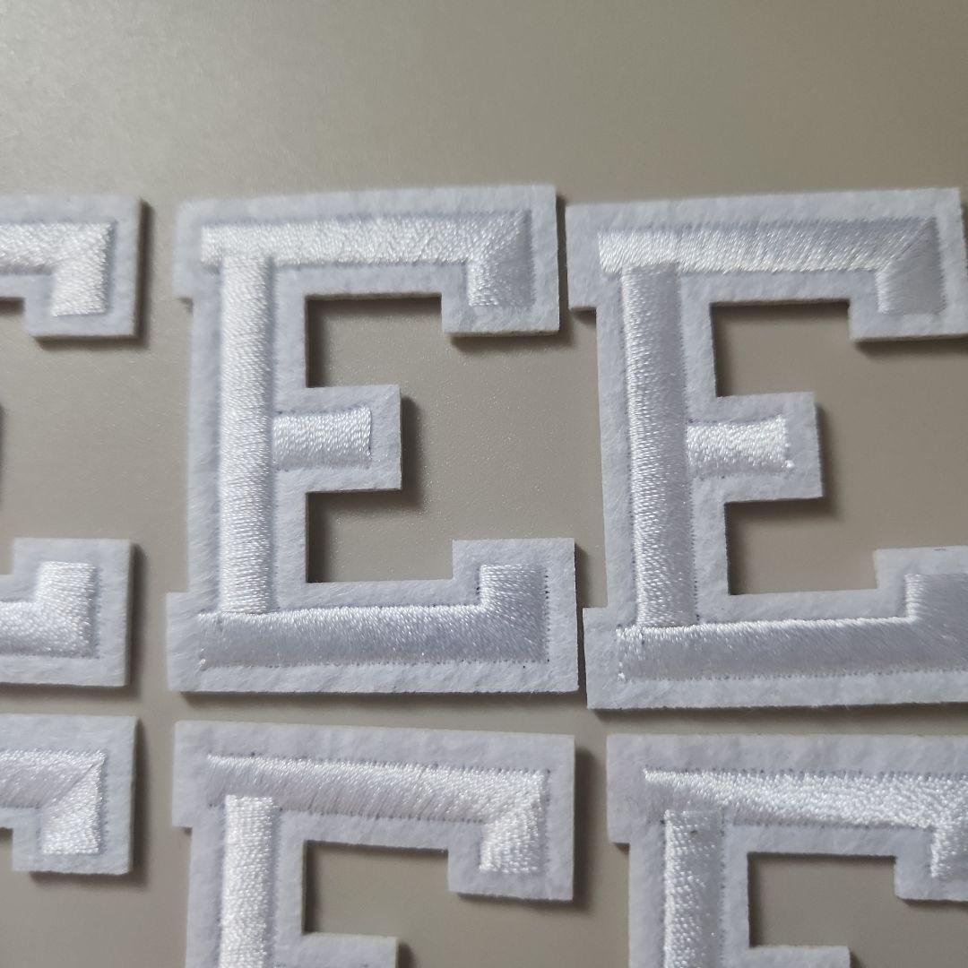 Eの文字パッチ ホワイト アイロンで貼る E パッチ 縫い付け 刺繍 9セット