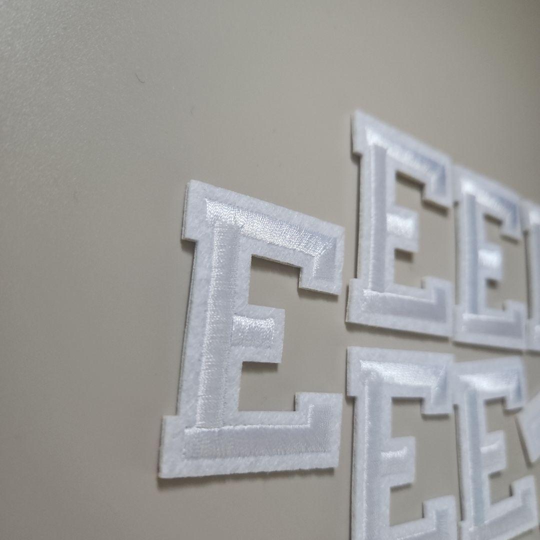 Eの文字パッチ ホワイト アイロンで貼る E パッチ 縫い付け 刺繍 9セット