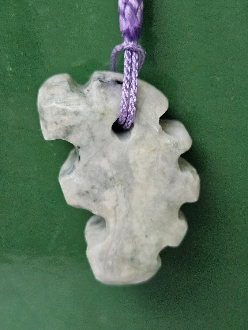 糸魚川　獣形 翡翠勾玉