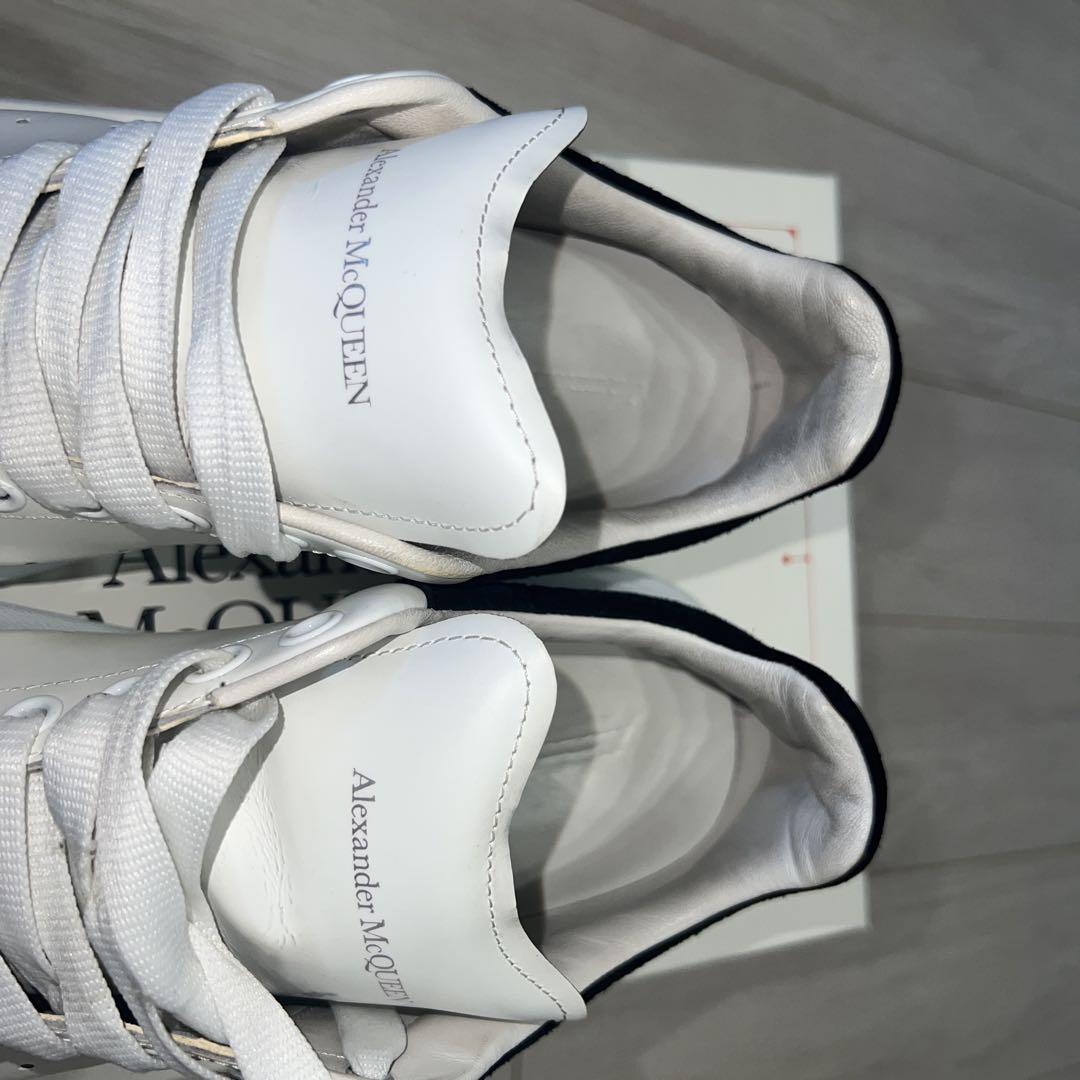 Alexander McQueen スニーカー ホワイト/ブラック Alexander McQueen Oversized Sneakers White/Jet Black | eBay