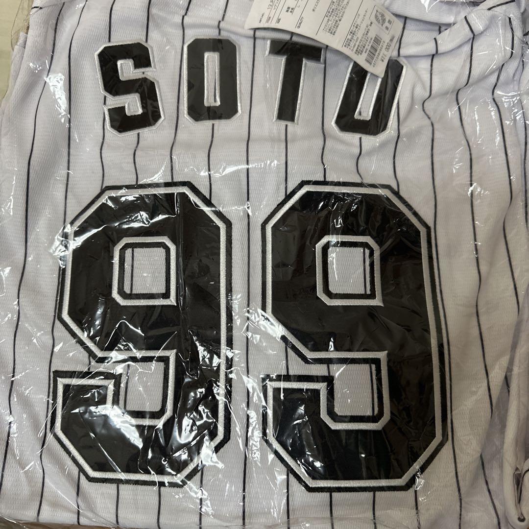 ロッテ ソト選手ユニフォーム