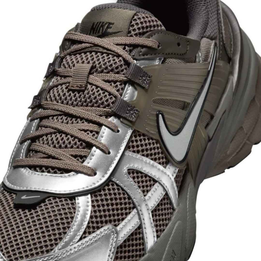 NIKE ナイキ V2K RUN HQ1678-200 25.5cm