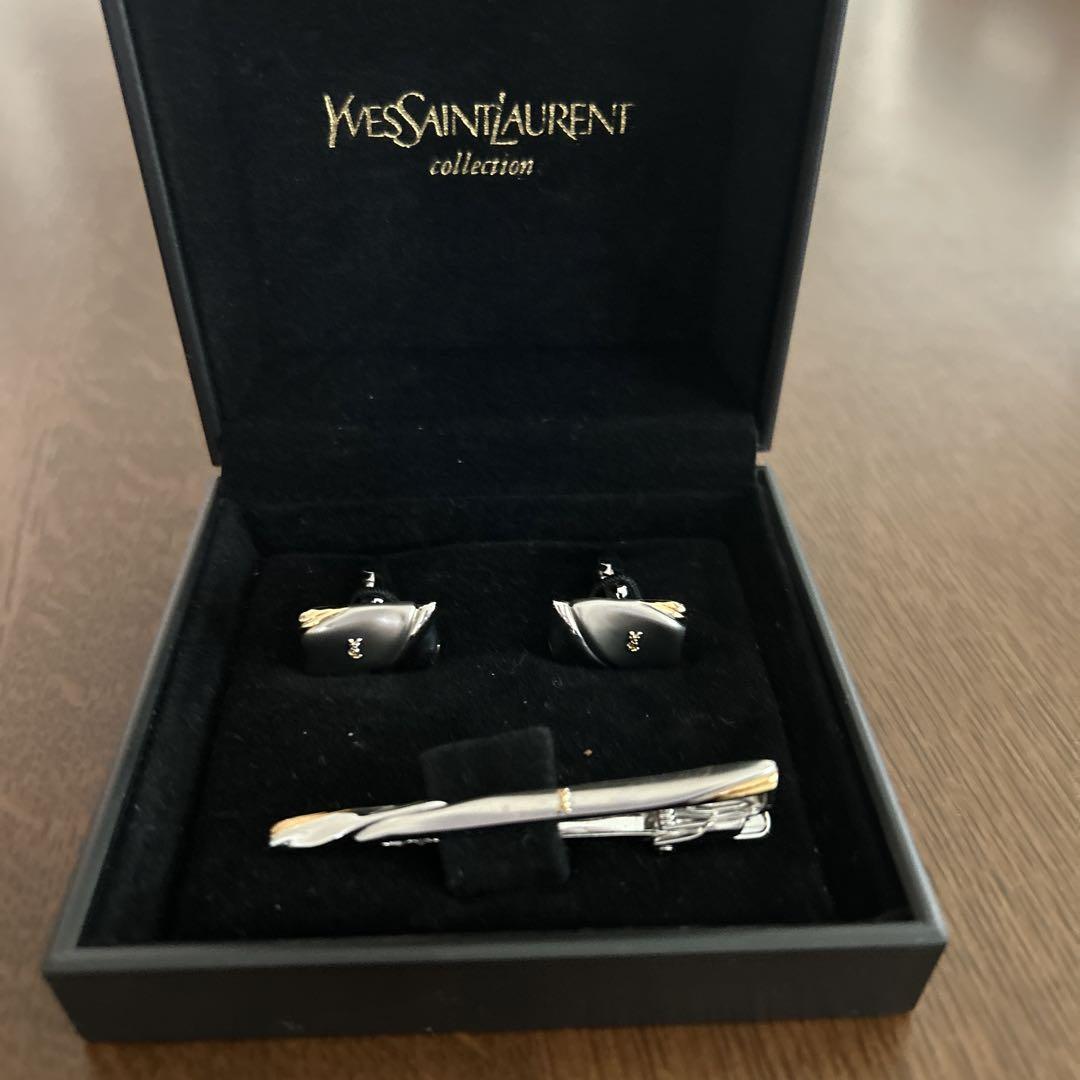【内祝い】 Yves Saint Laurent ネクタイピンとカフスセット - メルカリ 小物