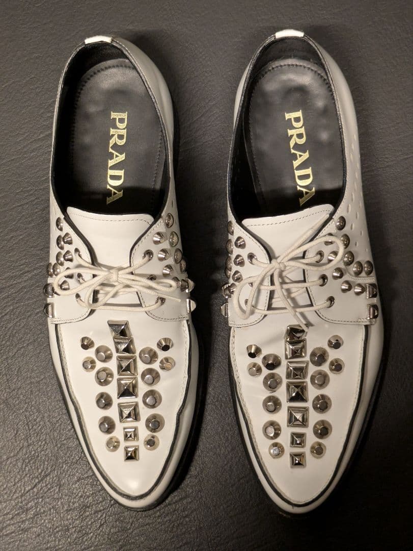 プラダスタッズシューズ