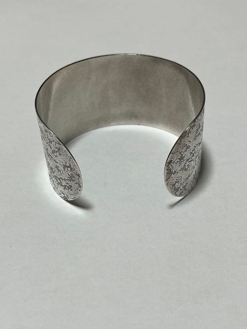 シルバー エングレーブ バングル目立った傷や汚れなし FORTGASGNV_COM_BR