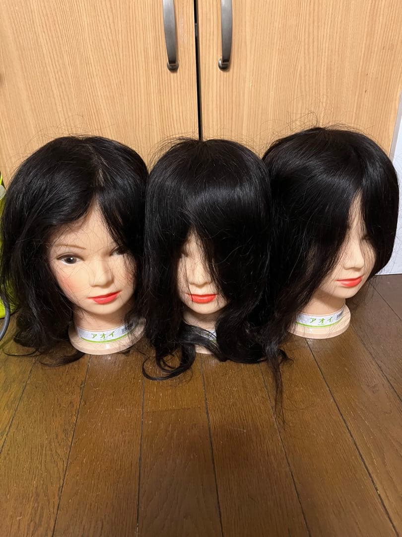 ♥ カットウィッグ ブラック 美容師 美容学生 あおい 3体まとめ売り目立った傷や汚れなし