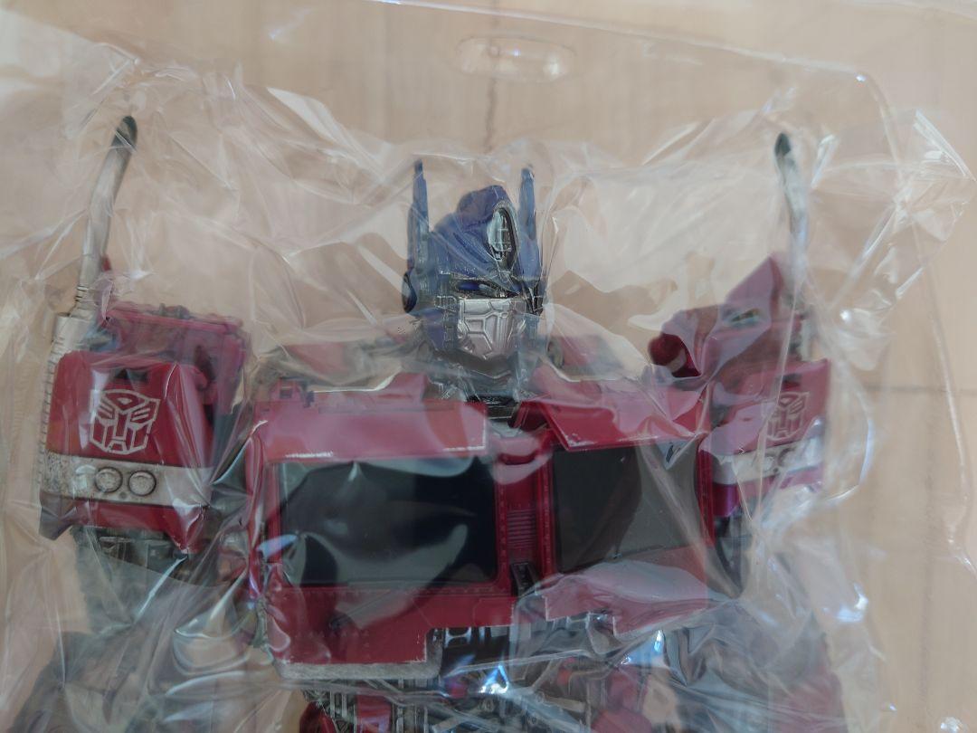 Threezero DLX オプティマスプライム　バンブルビー版