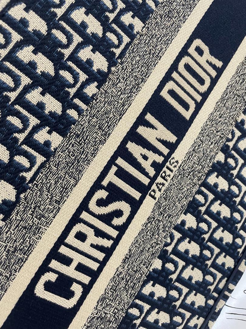 ☆ヴィンテージ☆DIOR☆パリ刺繍ブックトートバッグ DIOR】新作ブック トート「ディオール パームズ」の制作風景を