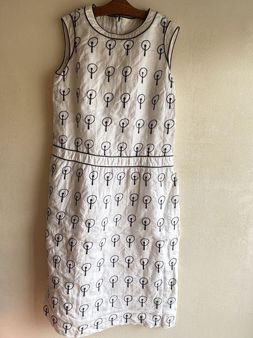 サリースコット　ホワイト 刺繍　ノースリーブワンピース