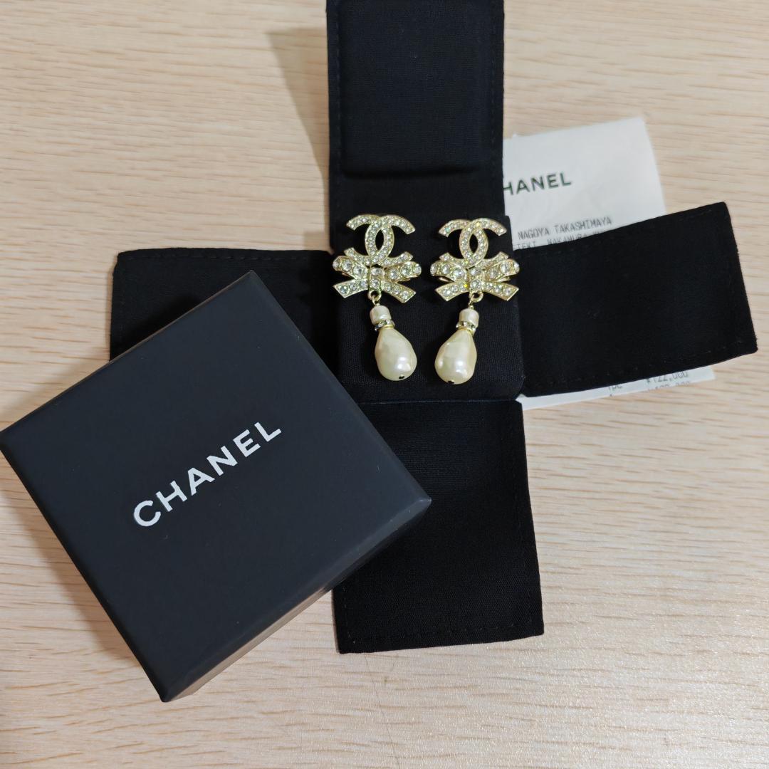 【新作！パールが可愛い♪】CHANEL ロゴピアス 可愛い☆ CHANEL シャネル クリスタルパール ピアス (CHANEL
