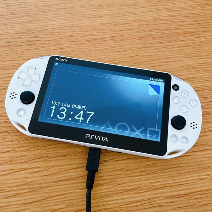 PS Vita PCH-2000 ホワイト 本体 充電器とカバーお付けしてます。