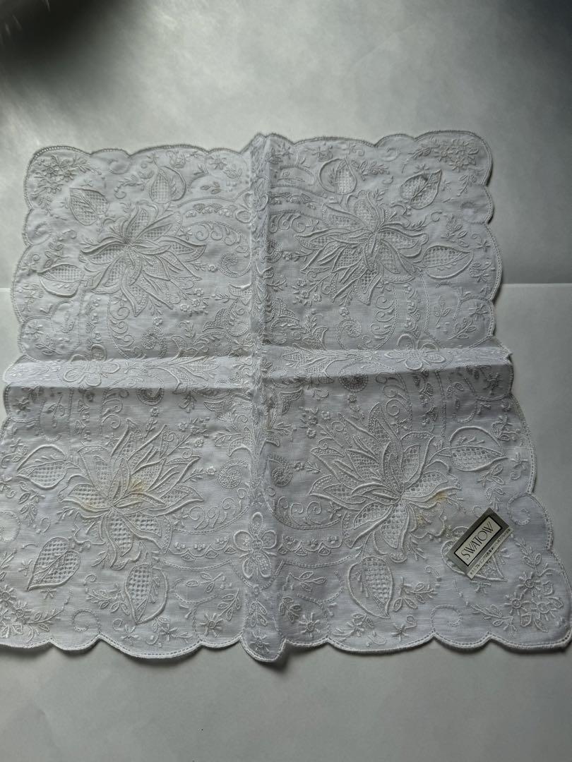汕頭刺繍ホワイト刺繍ハンカチ シミあり。