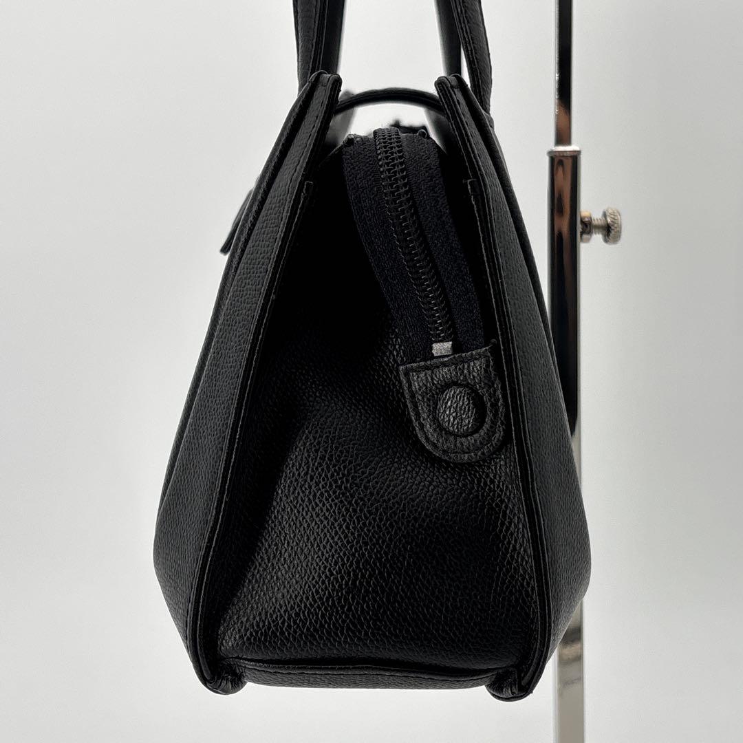 GIVENCHY　4Gロゴ　自立　ハンドバッグ　フォーマル　レザー　ジバンシー