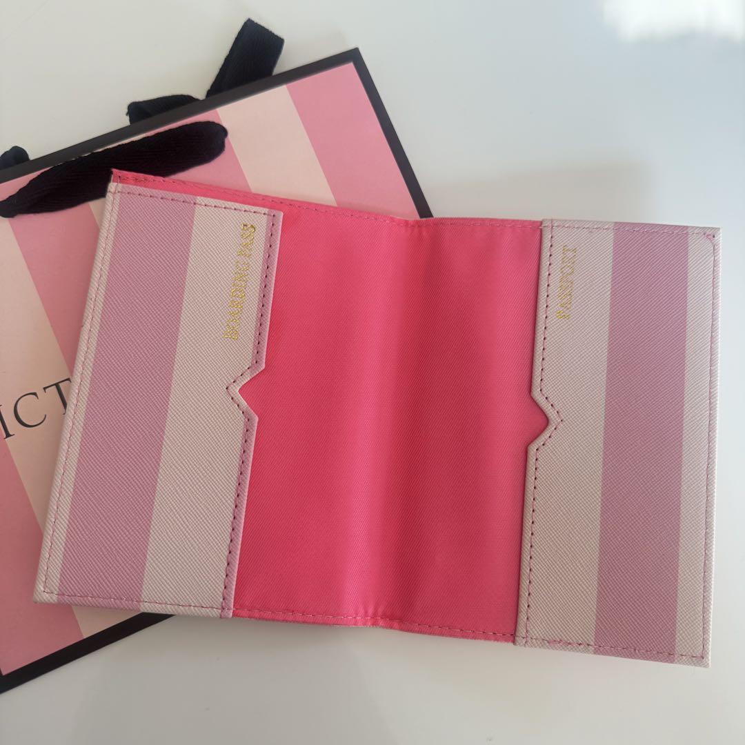 新品 Victoria's Secret パスポートケース ピンクストライプ