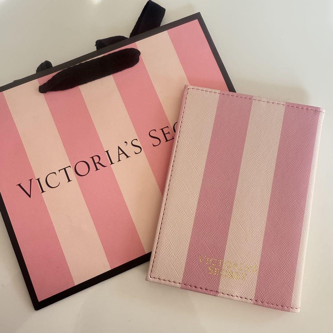 ☆Victoria's Secret とても可愛いストライプパスポートケース☆ ☆Victoria's Secret とても可愛いストライプパスポートケース