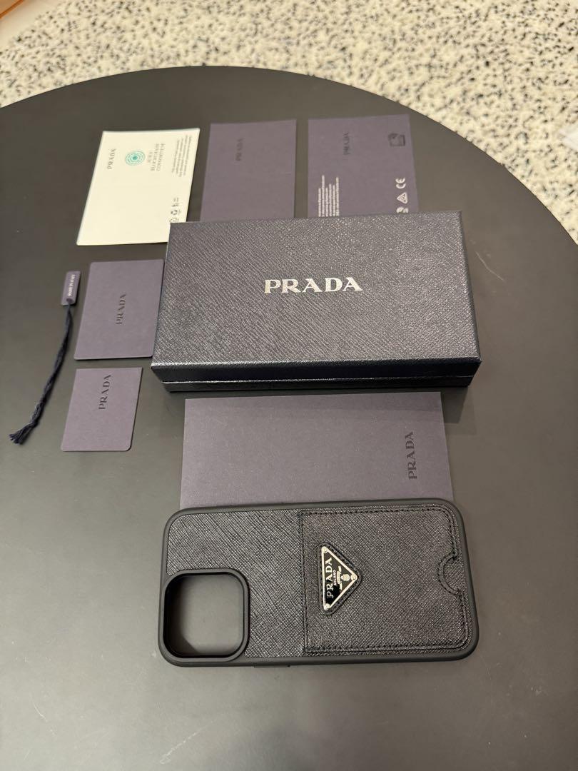 プラダ iPhone15promax サフィアーノレザー