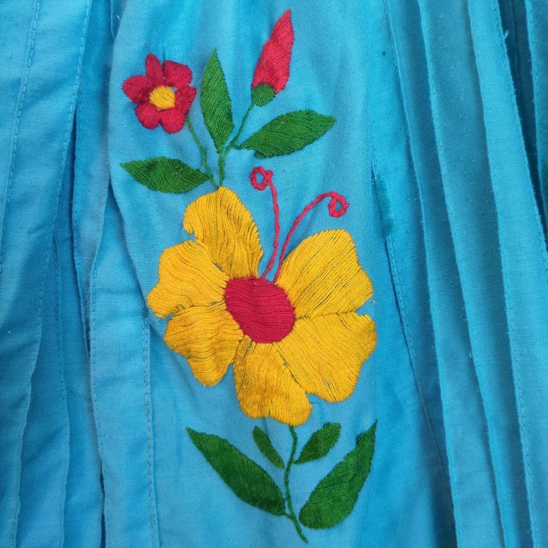 ヴィンテージ　海外古着　花柄刺繍ワンピース　カラフル　かわいい　エスニック ヴィンテージ 海外古着 花柄刺繍ワンピース カラフル かわいい