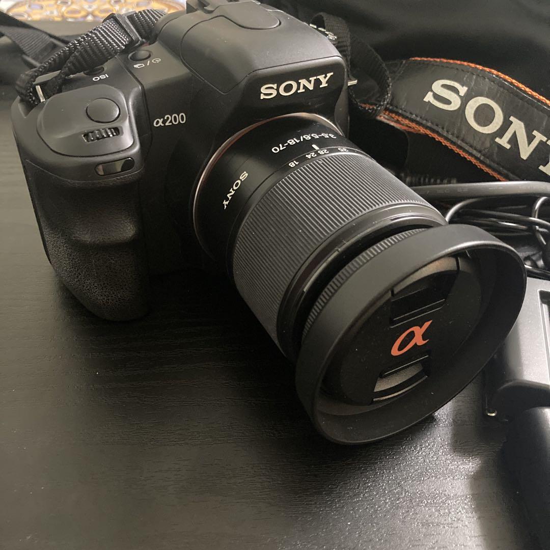 Sony α200 デジタル一眼レフ 2本レンズ＋メモリ＋バッテリー＋バック付き Sony α200 デジタル一眼レフ 2本レンズ＋メモリ＋バッテリー＋
