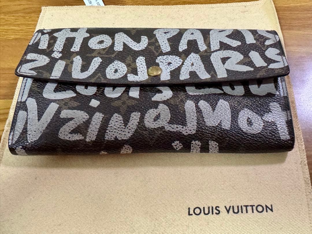 LOUIS VUITTON グラフィティ長財布