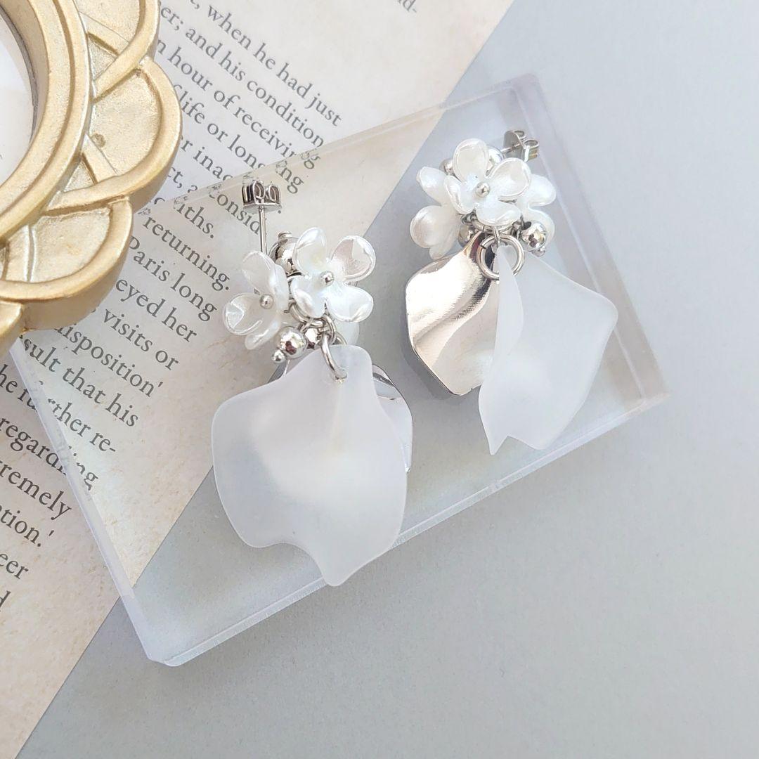 花びらシリーズ　ピアス　イヤリング　ハンドメイド 数量限定❣️ 桜 花びら ゆらゆら お洒落 ハンドメイド ピアス