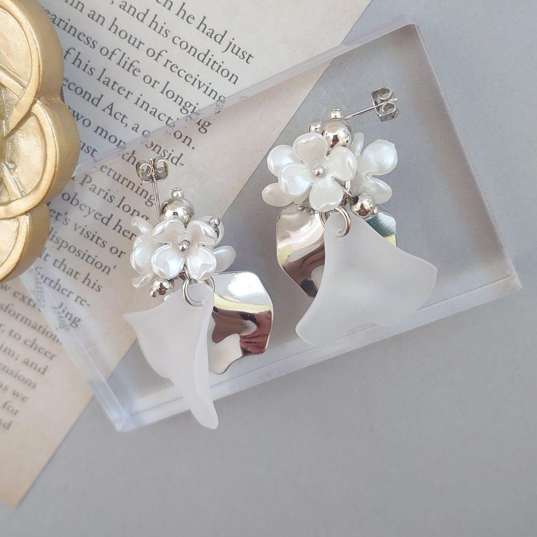 NO.418 ハンドメイド ピアス イヤリング 花 花びら 大ぶり