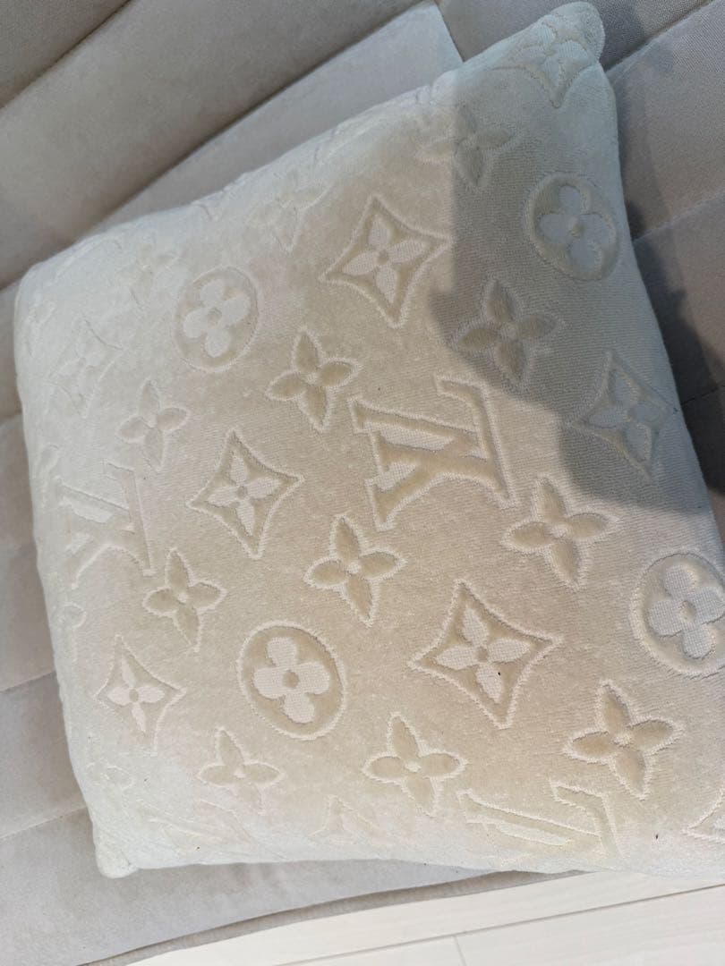 クッション インテリアLOUIS