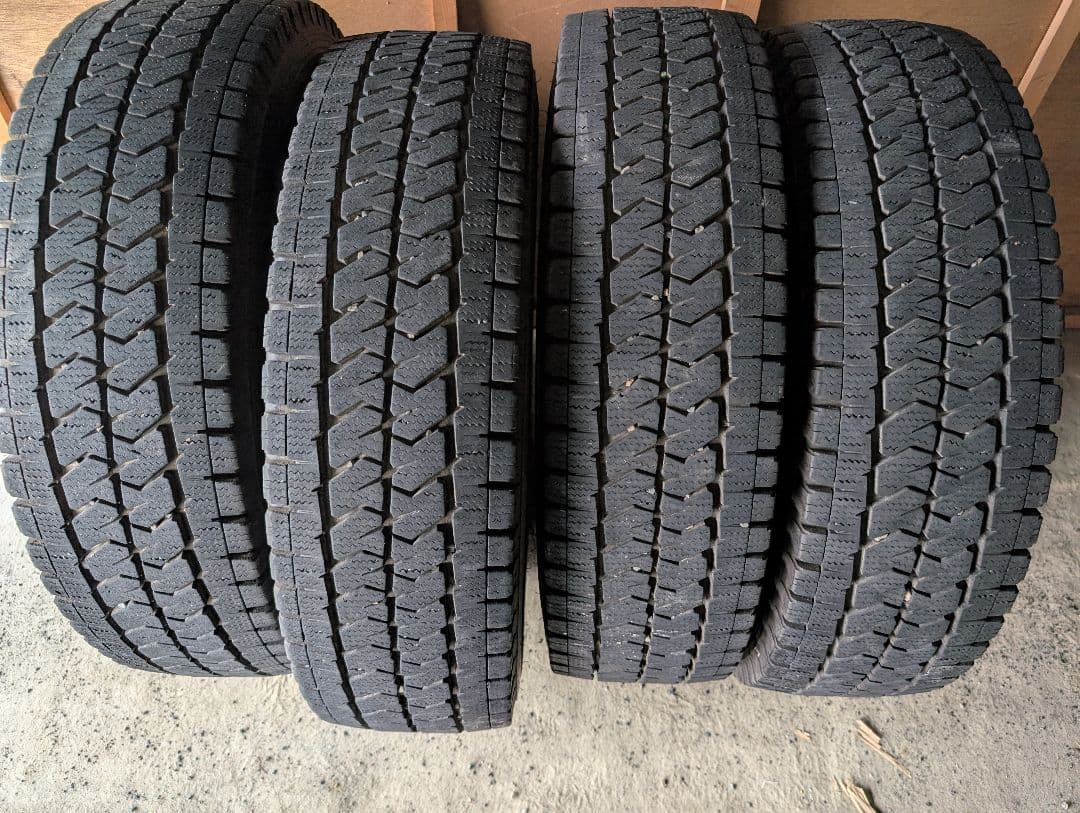 195/80R15①　ブリヂストン VL10 スタッドレスタイヤ　深溝