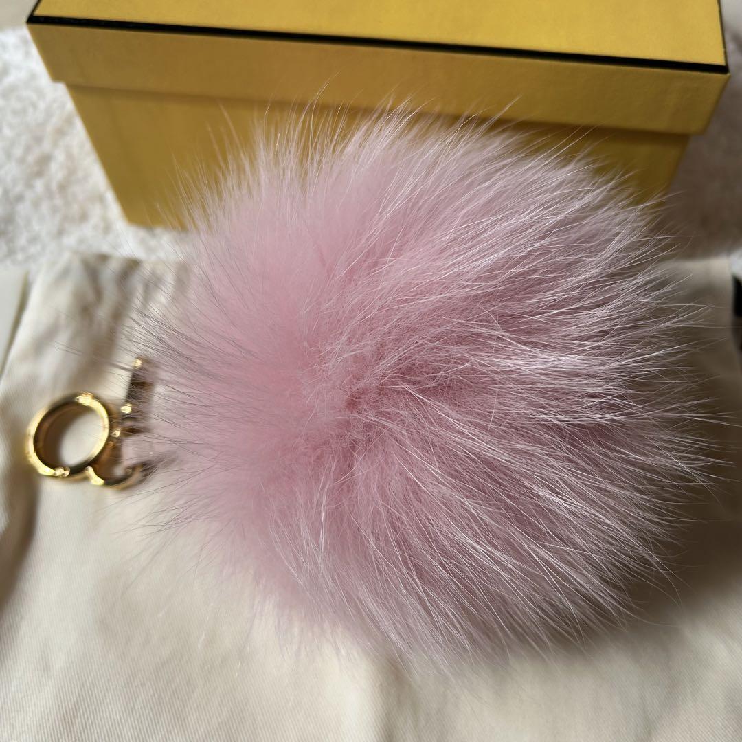 FENDI フェンディ ファーチャーム ポンポン 箱付き 楽天市場】フェンディ FENDI バッグチャーム ポンポンチャーム