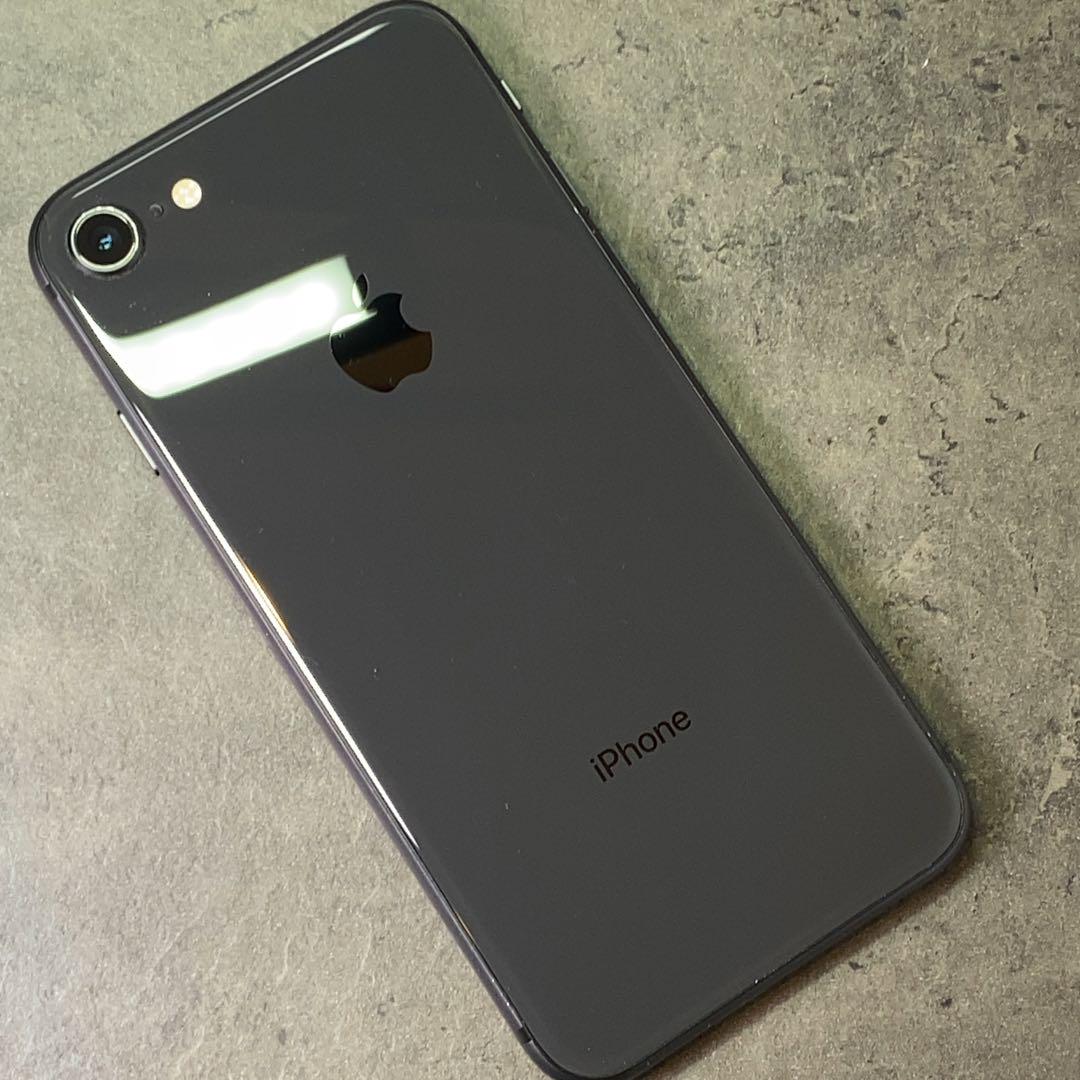 ほぼ新品‼️ iPhone8 SIMフリー64GBバッテリー新品+ガラス付き‼️ 41jxmlhtGFL._UF894,1000_QL80_.jpg