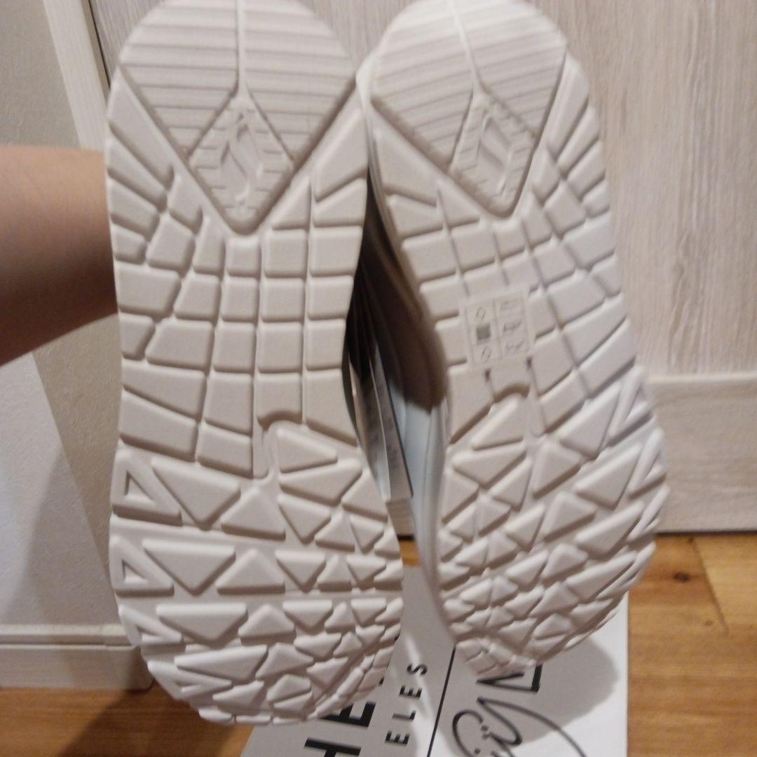 ☆新品未使用☆SKECHERS ハート柄 スニーカー ホワイト ブルー