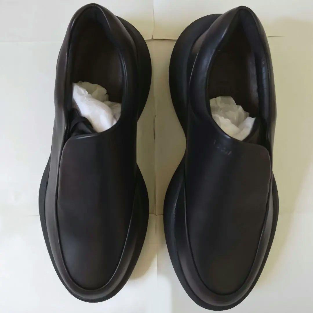 VEIN SMOOTH LEATHER OVAL SOLE TRAINER