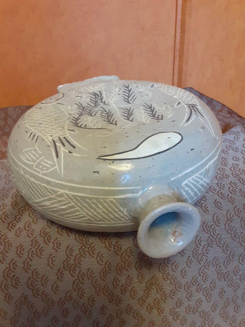 陶片さん専用です。李朝扁壺　双魚紋　線刻象嵌　粉青沙器　三島　刷毛目