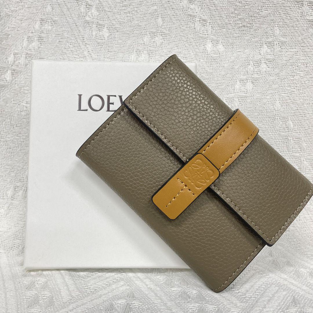 LOEWE 三つ折り財布 スモールバーティカルウォレット 箱付き】 LOEWE 三つ折り財布 スモールバーティカルウォレット