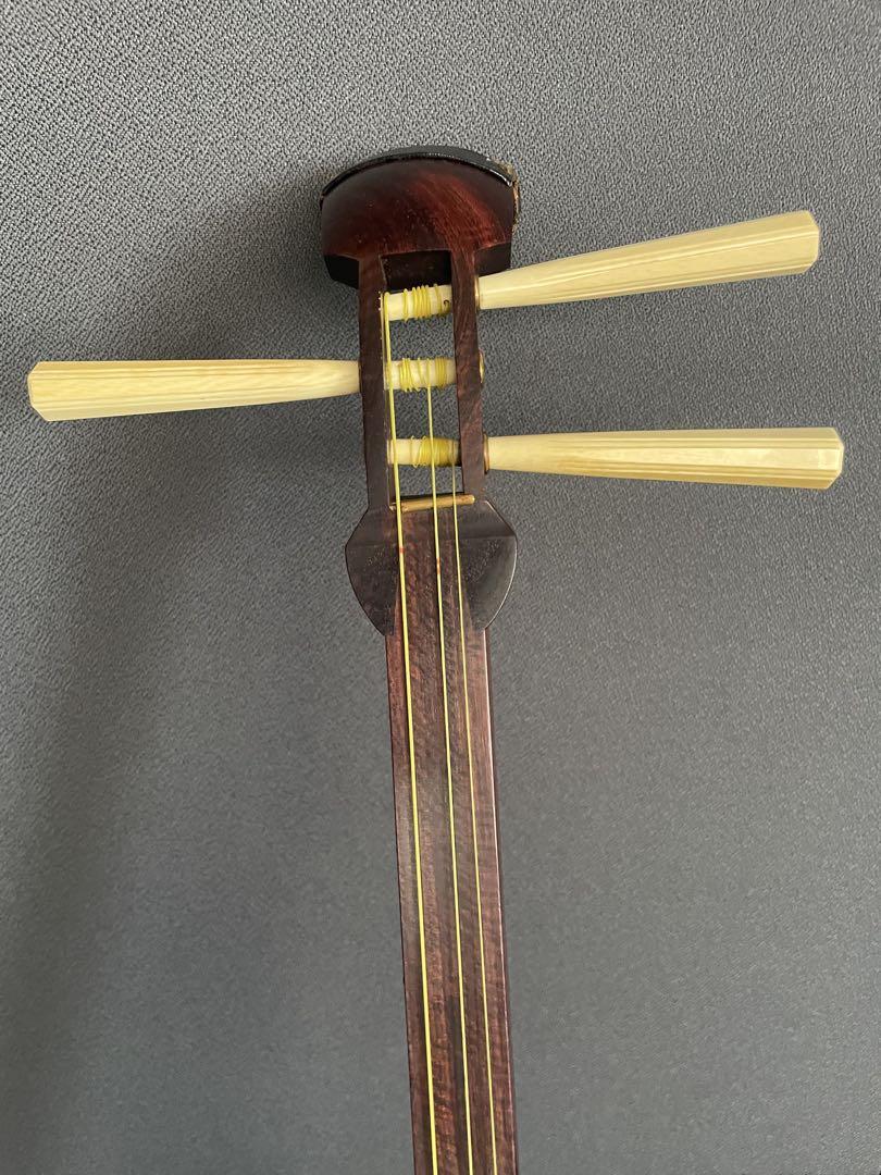付属品多数！　三味線 和楽器　中棹　紅木　綾杉胴　地唄用　高級素材　天然素材 付属品多数 三味線 和楽器 中棹 紅木 綾杉胴 地唄用 高級素材