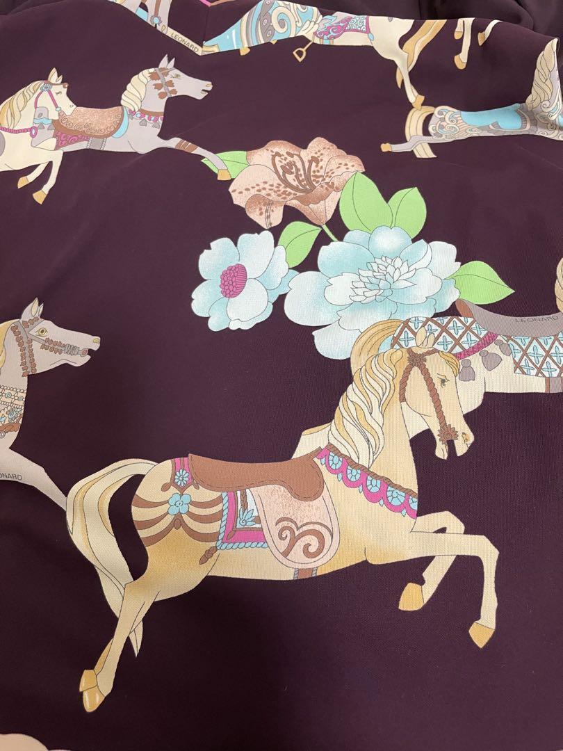 レオナール ☆美品☆　馬と花プリント 七分袖 チュニック　紫色（あずき色） レオナール ☆美品☆馬と花プリント 七分袖 チュニック紫色