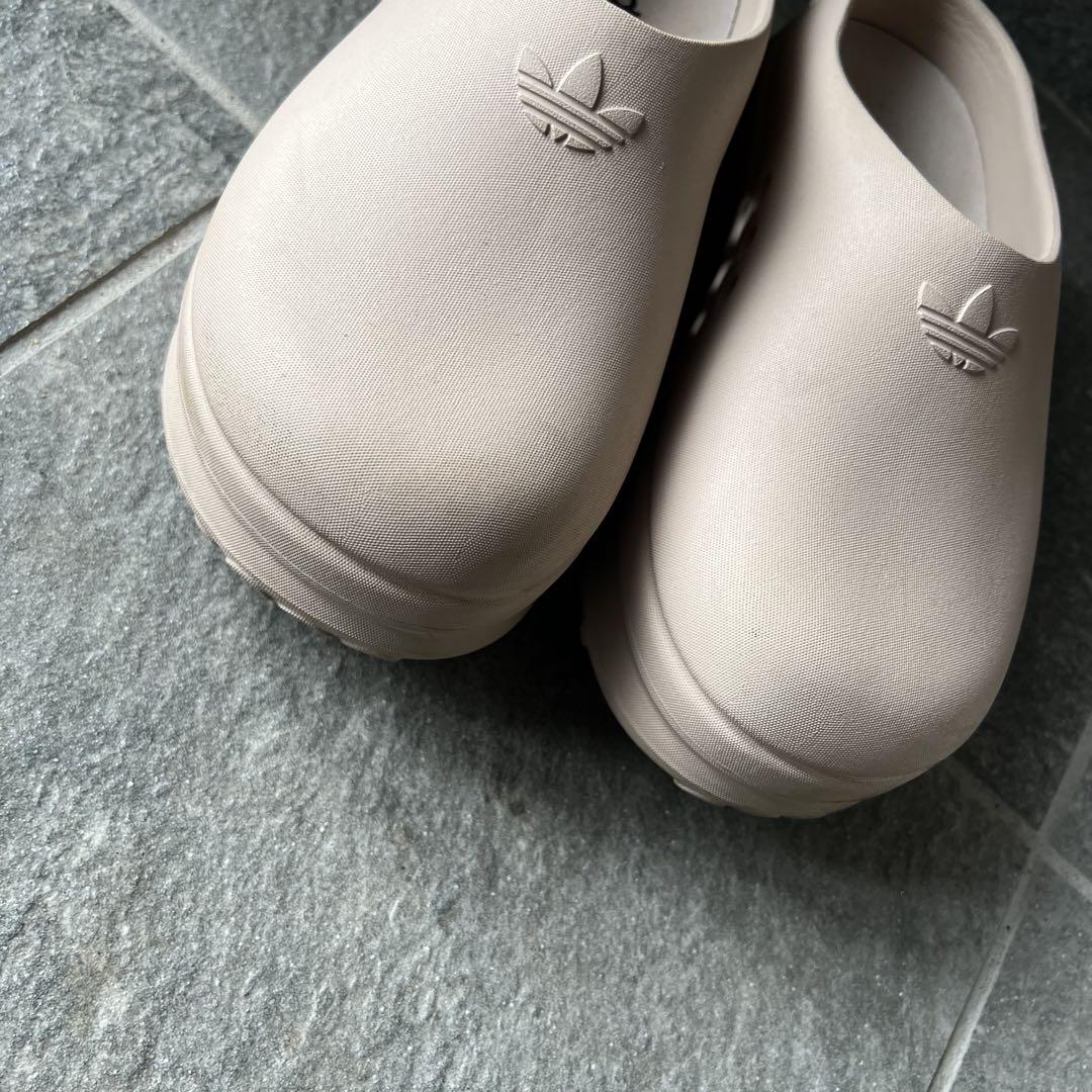 adidas ベージュ スポーツサンダル アディフォーム スタンスミス 靴