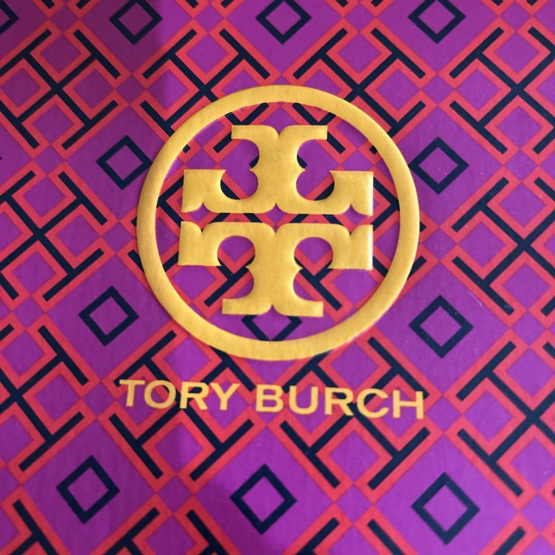 TORY BURCH ブラウン チェーン付きローファー