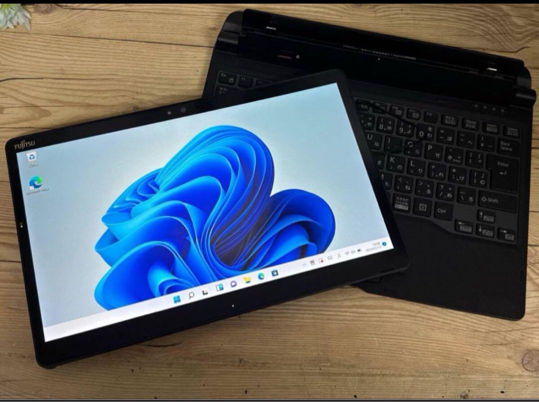 Fujitsu FMV ARROWS Tab Q738/4G/SSD128GB 13.3in Core i5 7300U