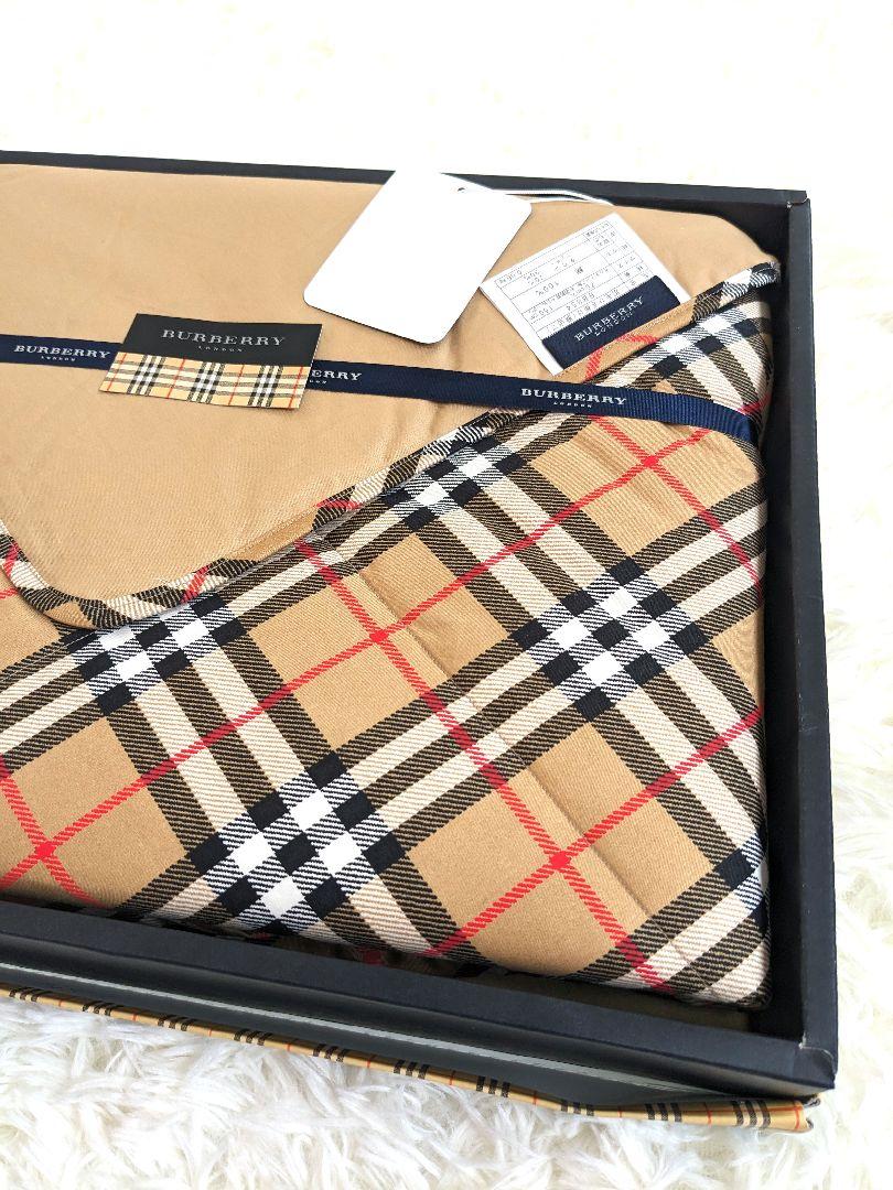 【未使用品】バーバリーロンドン　羽毛ひざ掛け布団　箱入り　西川　綿　ダウン