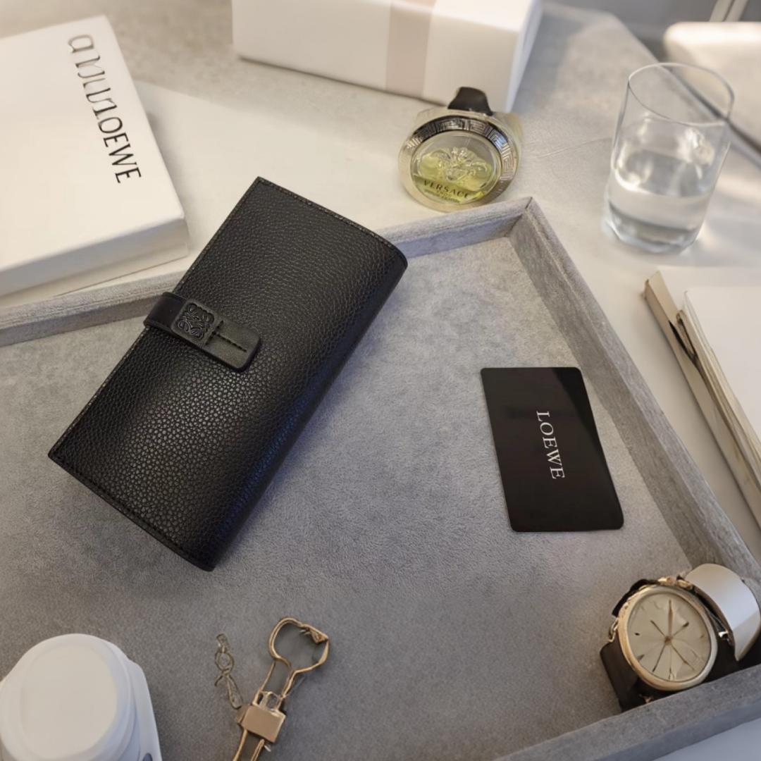 美品♡ ✨LOEWE ブラック 長財布