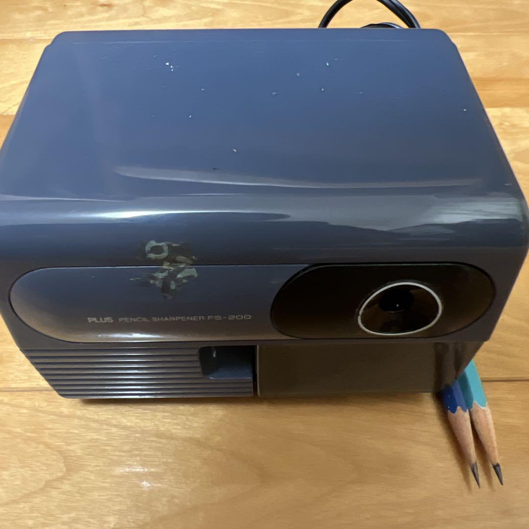 PLUS 電動鉛筆削りシャープナーFS-200