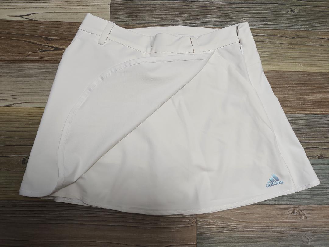 adidas Sサイズ セットアップ　モックネック　スカート新品タグ付き adidas Sサイズ セットアップ モックネック スカート新品タグ付き