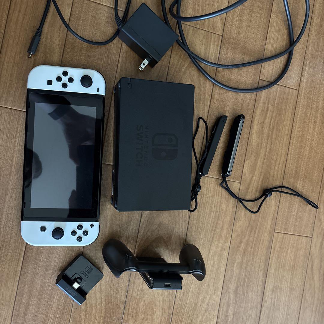 Nintendo Switch 本体と付属品