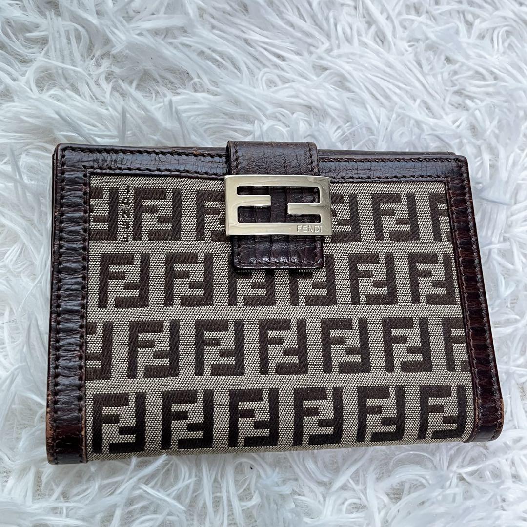 ✨FENDI✨フェンディ✨ズッカ柄✨FFロゴ✨ブラウン✨二つ折り財布✨ フェンディ FENDI 二つ折り財布 ズッカ柄 FF金具レザー