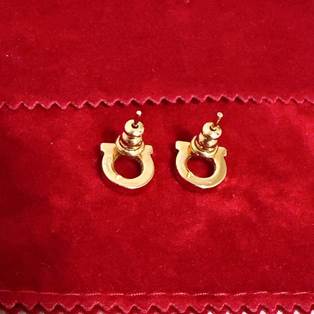 美品》Ferragamo(フェラガモ)ピアス ラインストーン - メルカリ