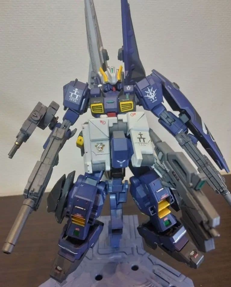 HG アドバンスド・ヘイズル　全塗装完成品　改造品　台座付　説明書付き