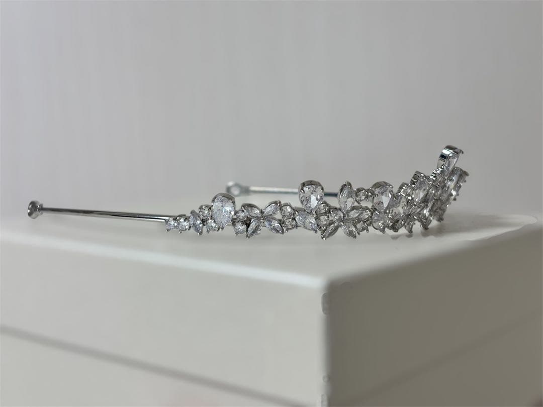 シルバークリスタルティアラ目立った傷や汚れなし