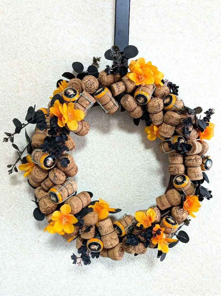 シャンパンコルクとフェイクフラワーのリース目立った傷や汚れなし