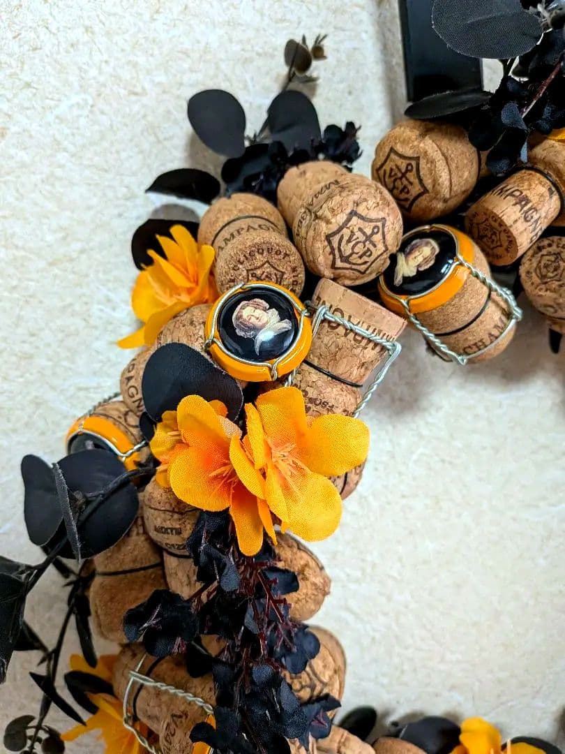 シャンパンコルクとフェイクフラワーのリース目立った傷や汚れなし