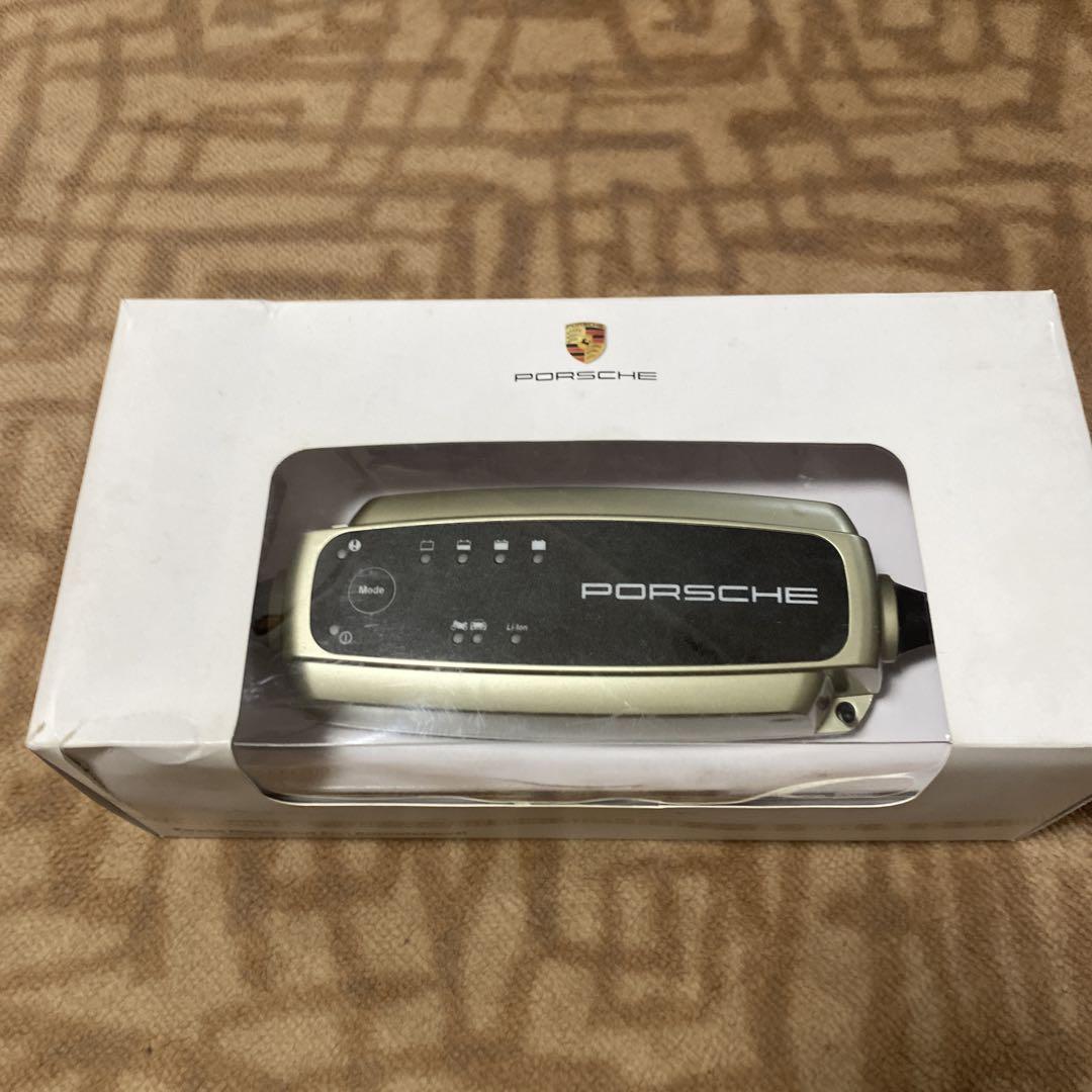 ポルシェ　バッテリーチャージャー